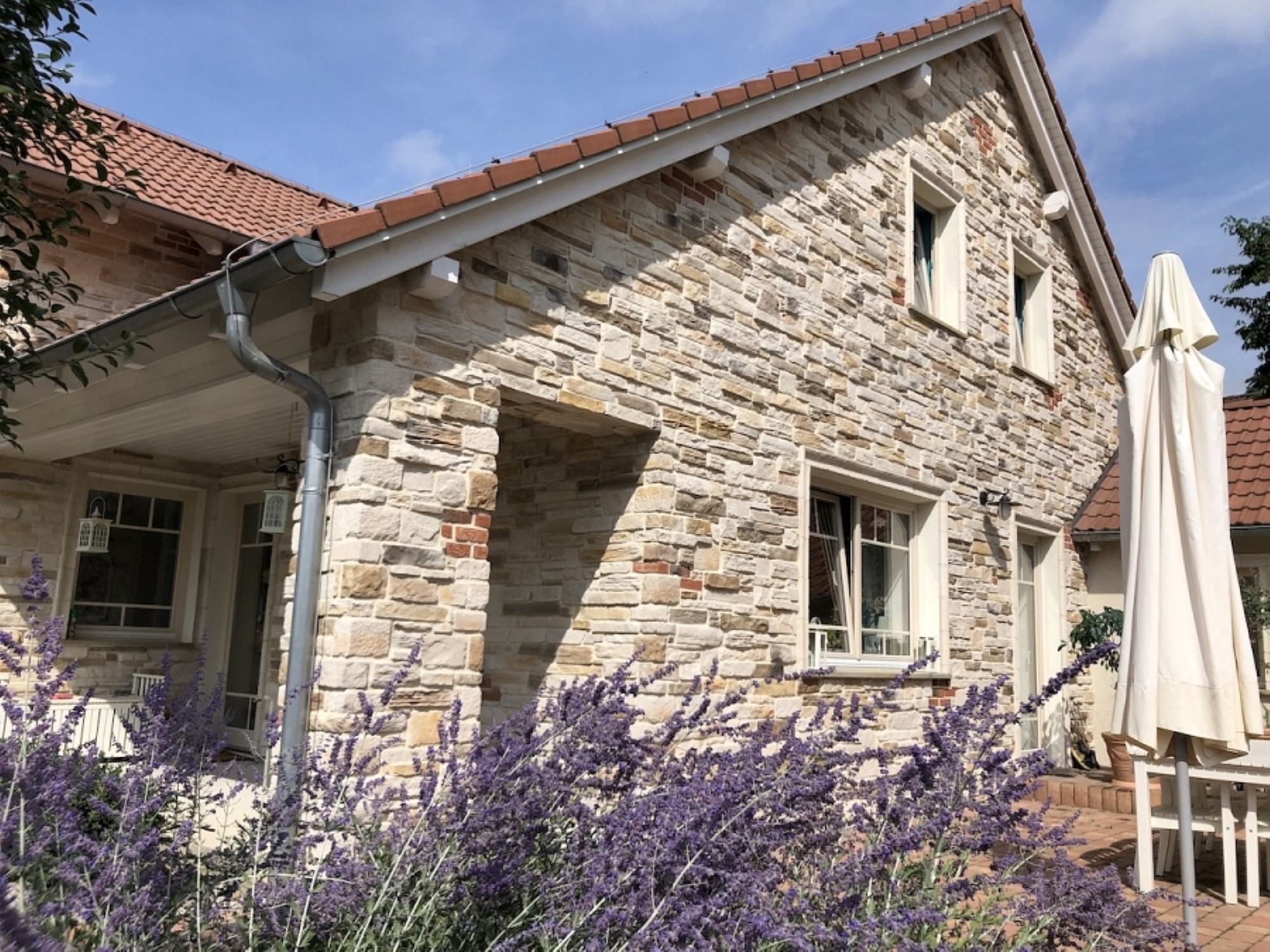 Přírodní kámen — fasáda