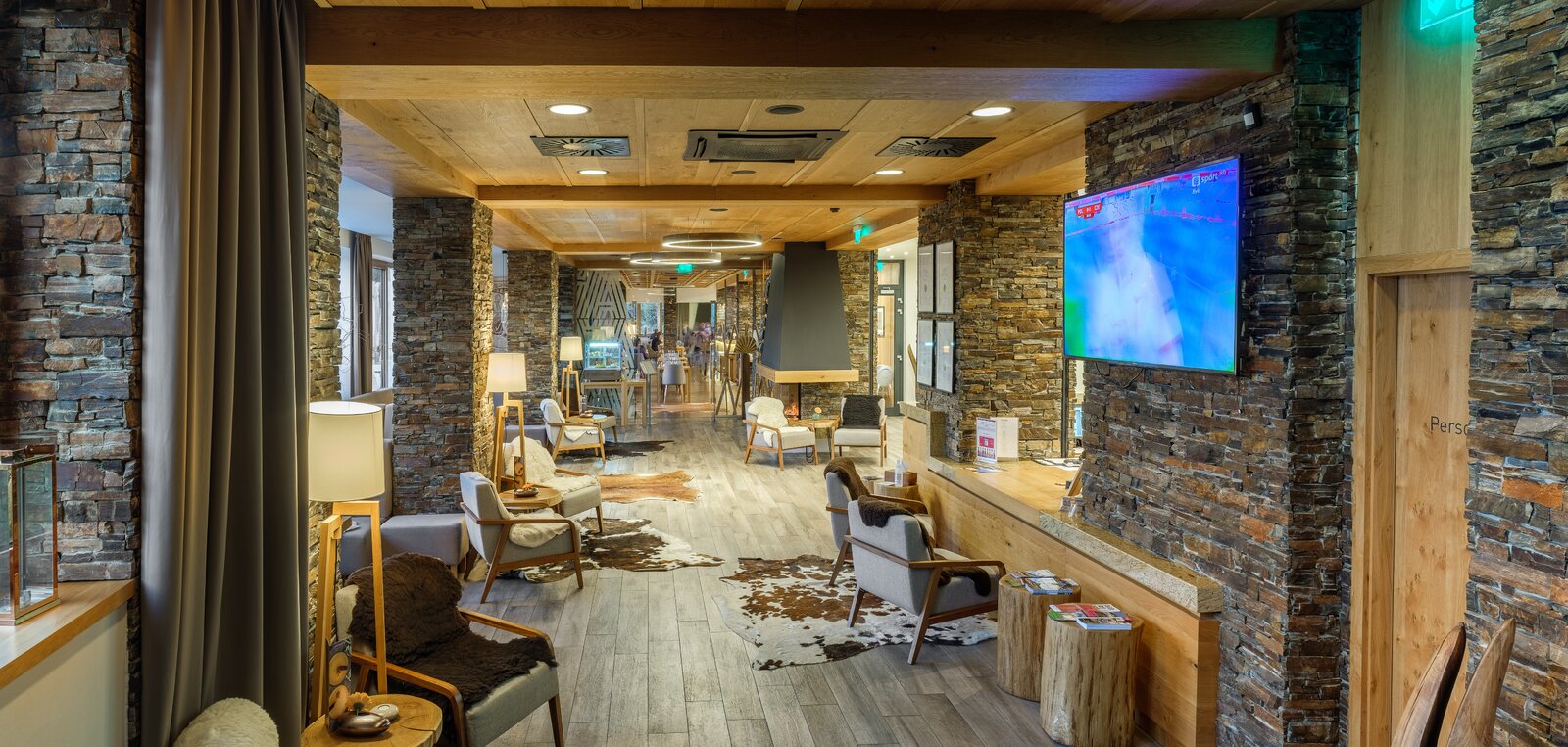 Přírodní kamenný obklad – hotel Tatra