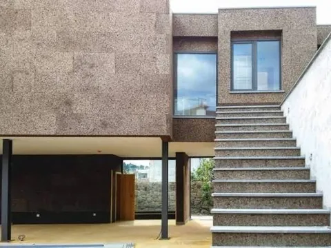 Korková fasáda — realizace